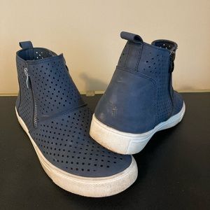 Pierre Dumas Navy Bootie